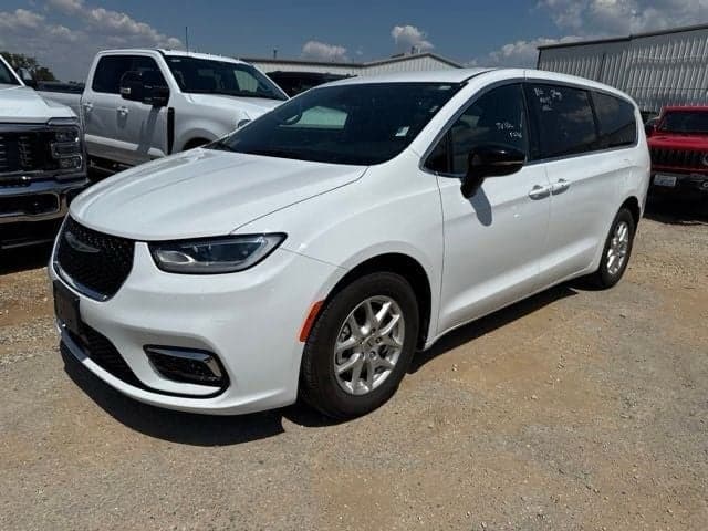 2025 Chrysler Pacifica Select — photo 1 of 19