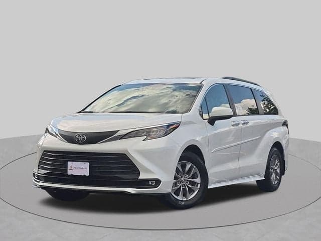 2026 Toyota Sienna XLE — photo 1 of 54