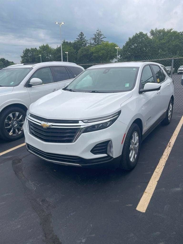 2024 Chevrolet Equinox LT — photo 1 of 5