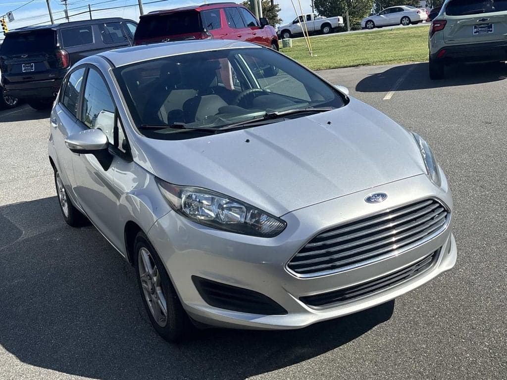 2017 Ford Fiesta SE — photo 1 of 12