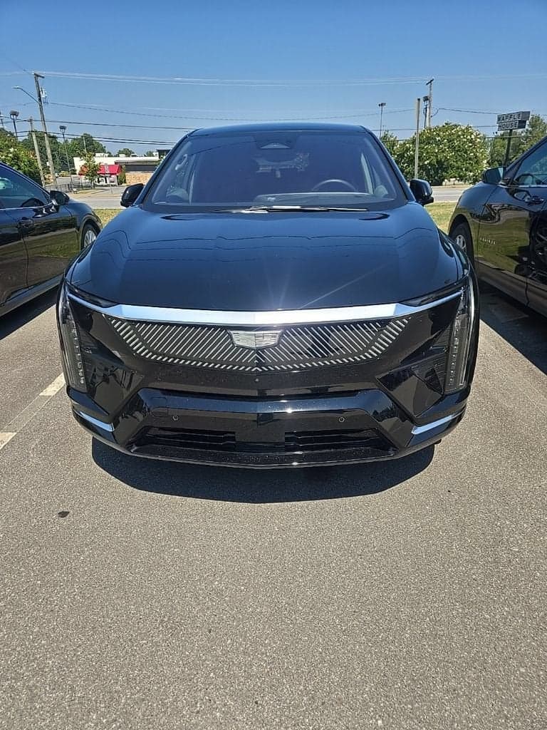 2026 Cadillac OPTIQ Premium Luxury — photo 1 of 6