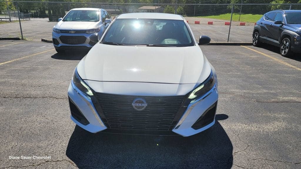 2025 Nissan Altima SV — photo 1 of 9