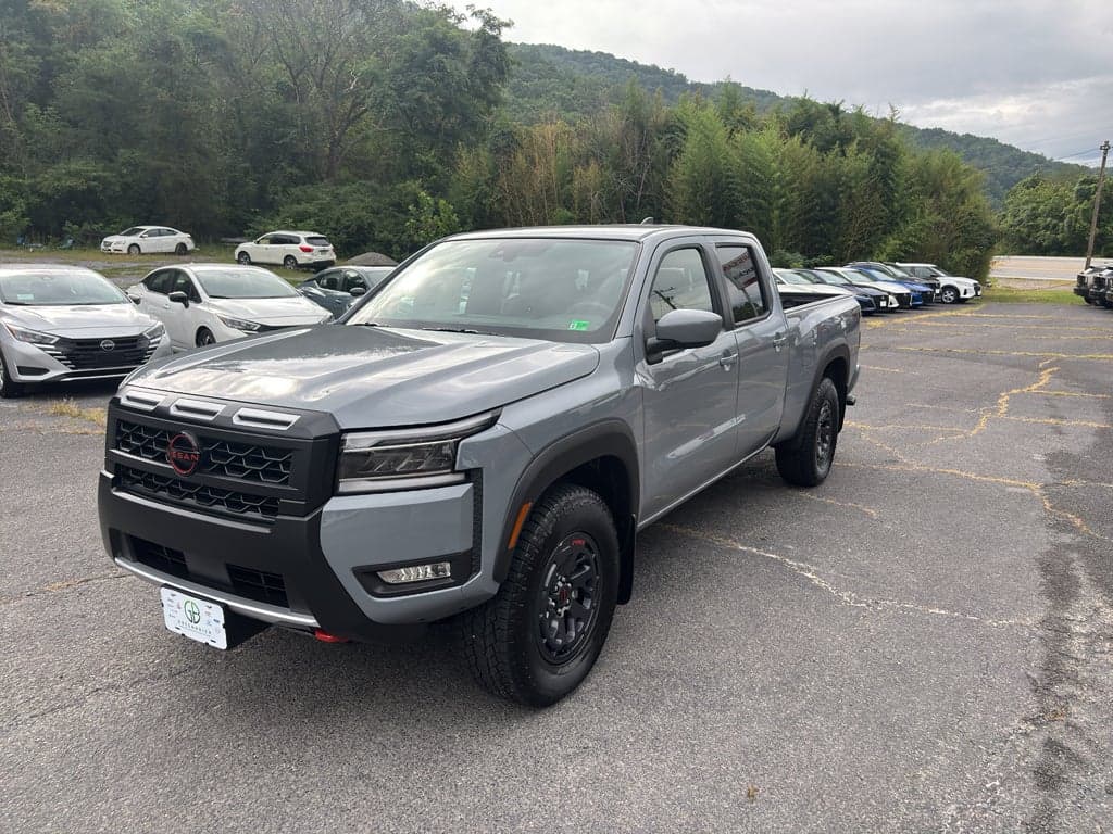2025 Nissan Frontier PRO-4X — photo 1 of 29