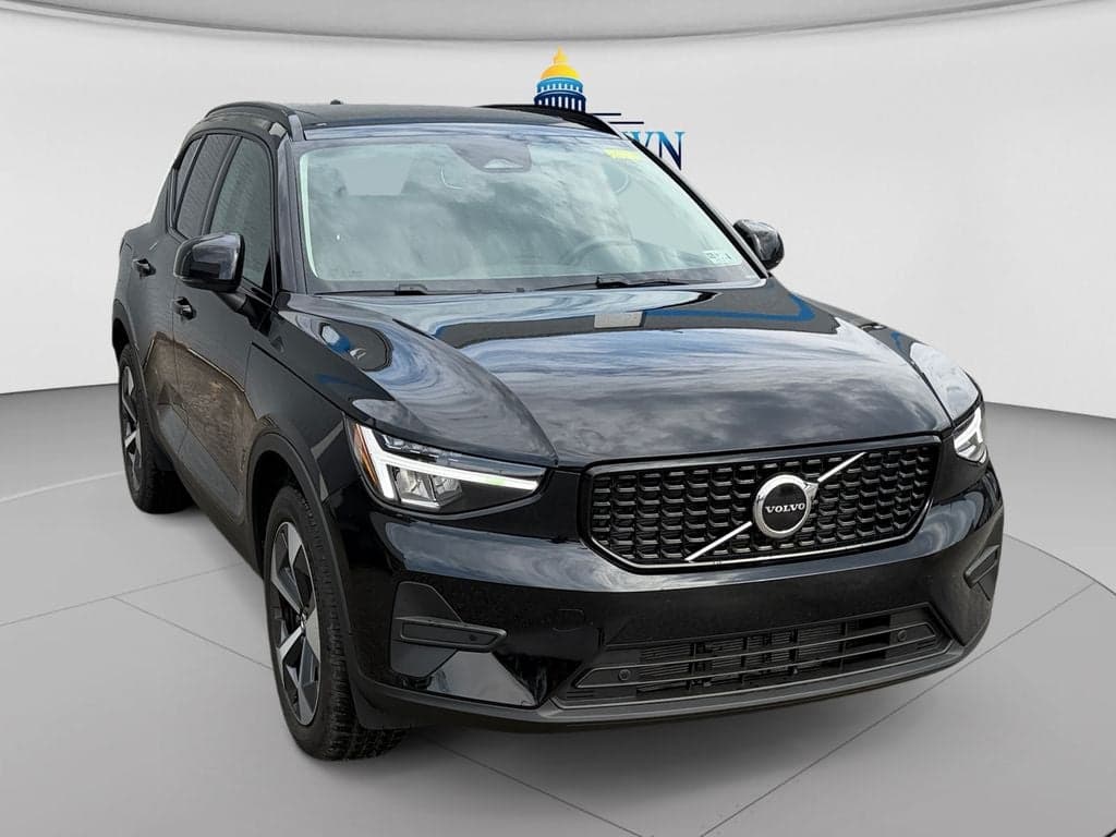 2026 Volvo XC40 Core — photo 1 of 47