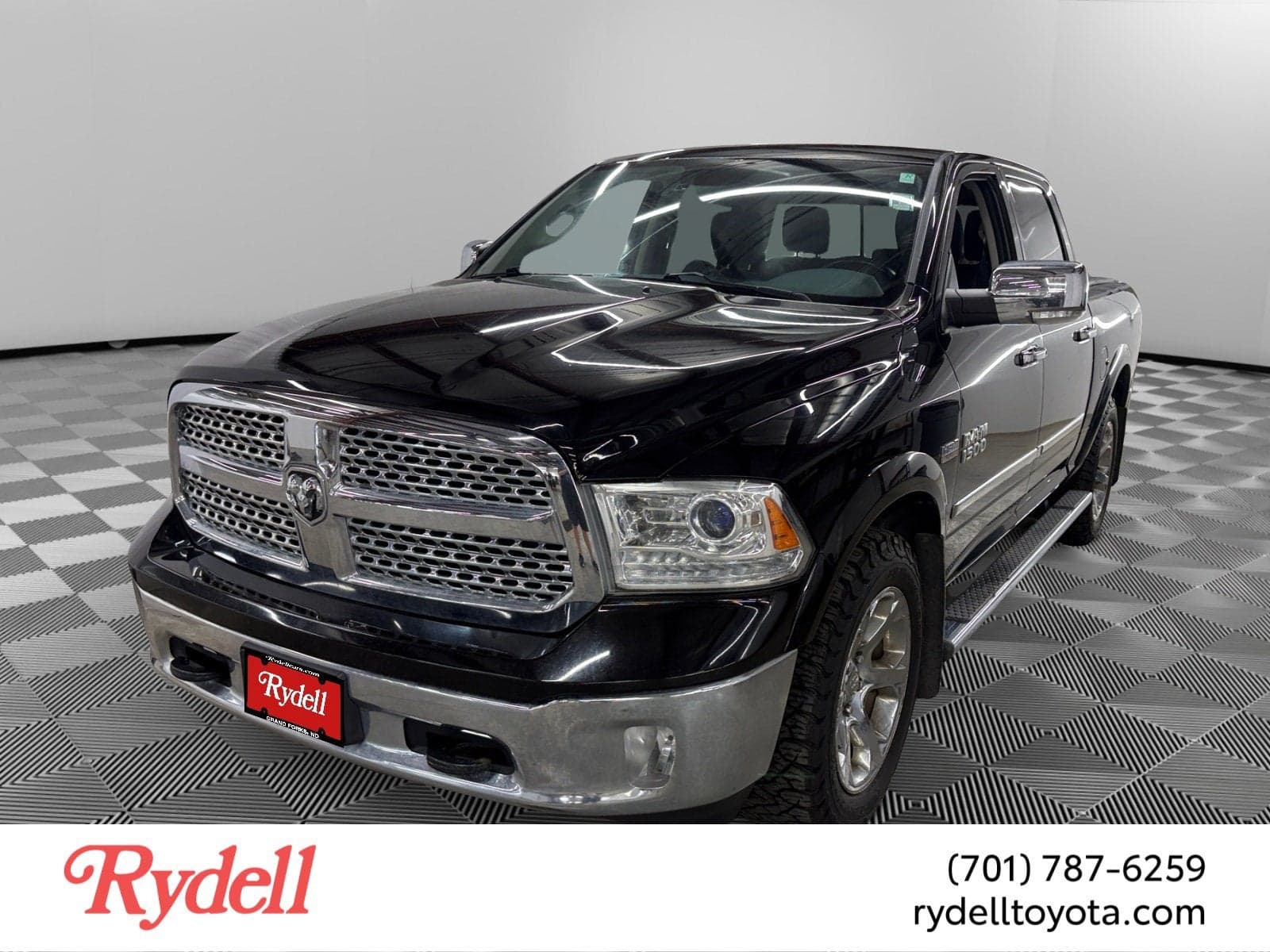 2014 RAM 1500 Laramie — photo 1 of 6
