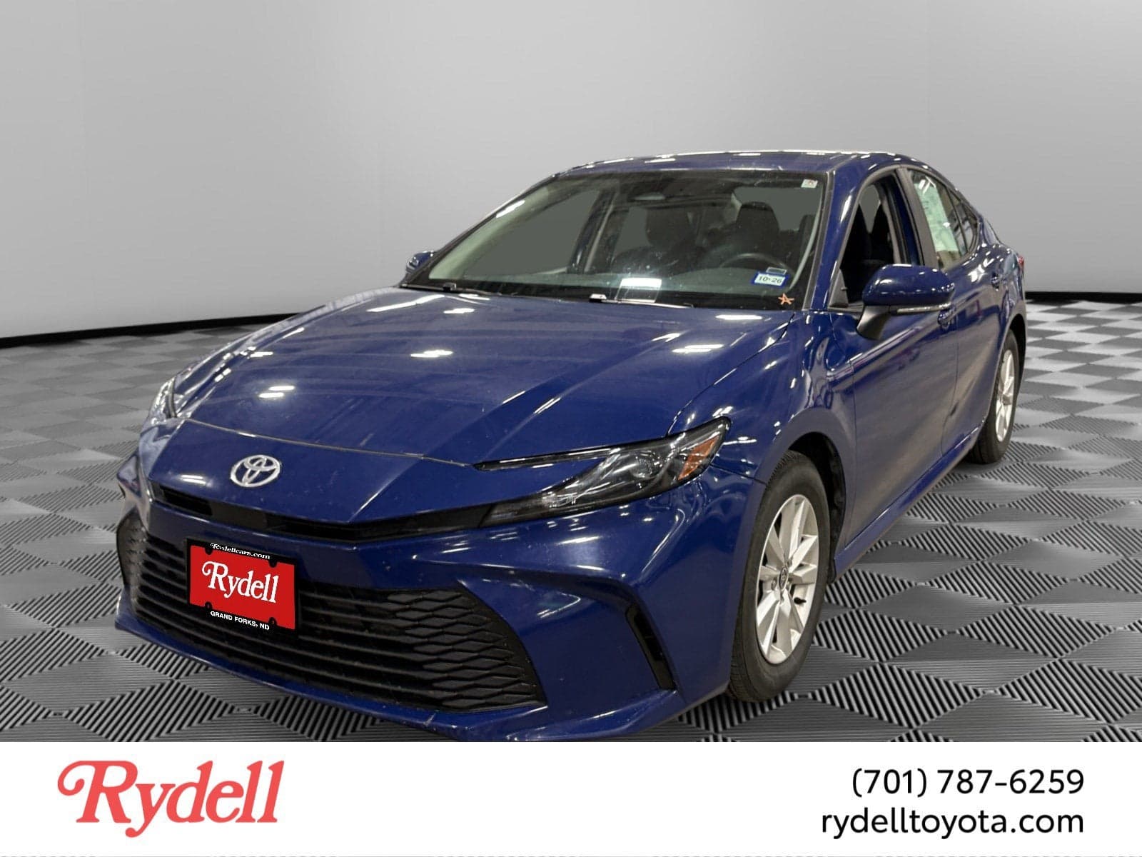 2025 Toyota Camry LE — photo 1 of 6