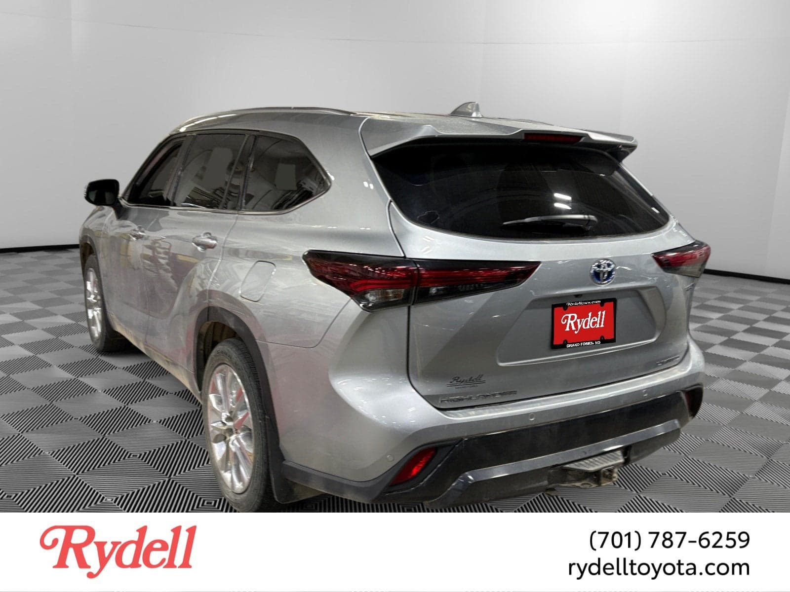 2024 Toyota Highlander Hybrid Limited — photo 1 of 6
