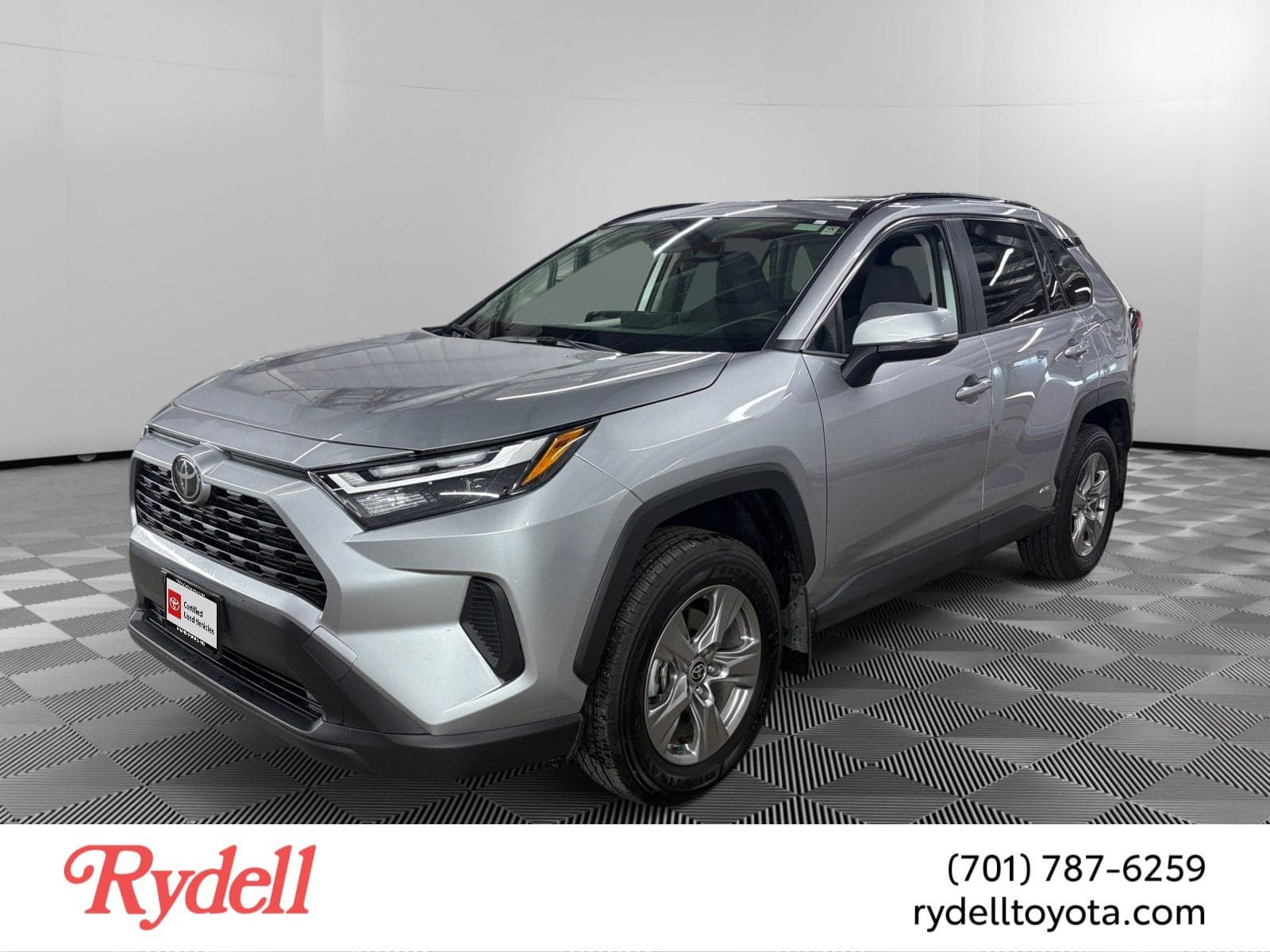 2025 Toyota RAV4 Hybrid XLE — photo 1 of 6