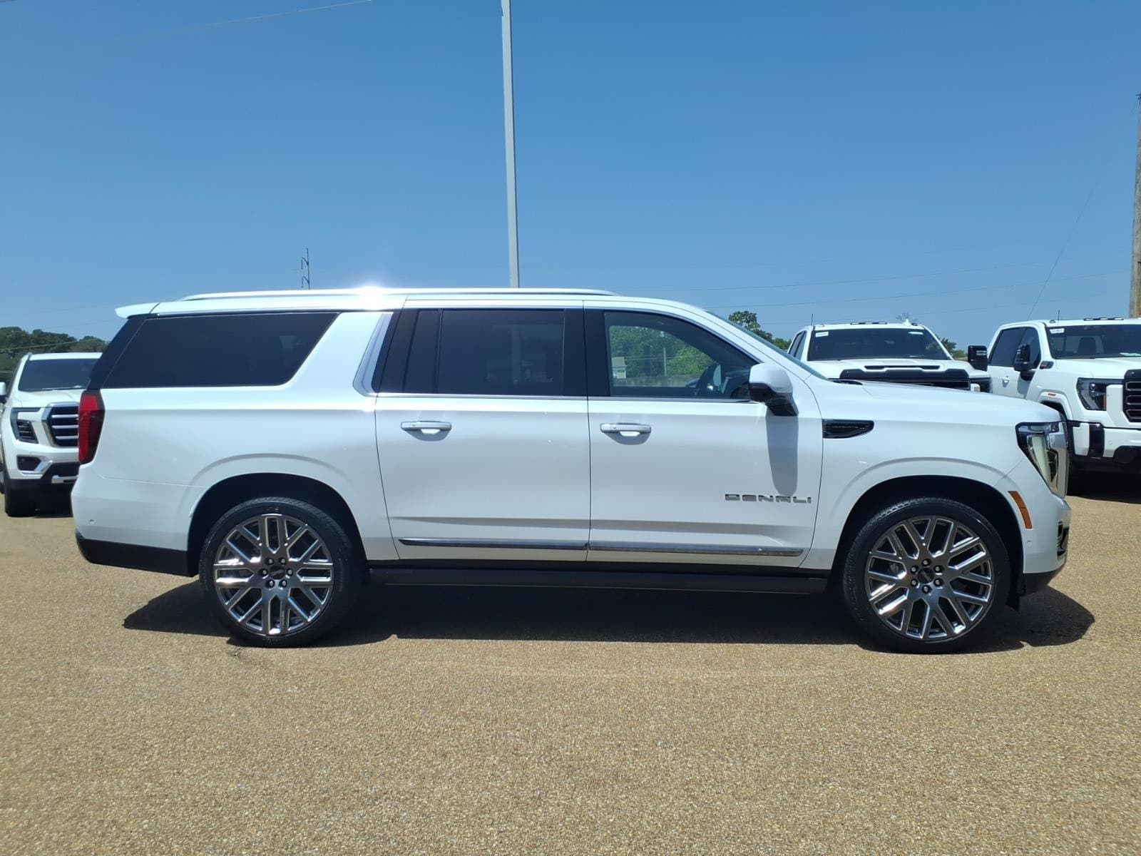 2026 GMC Yukon XL Denali Ultimate — photo 1 of 32