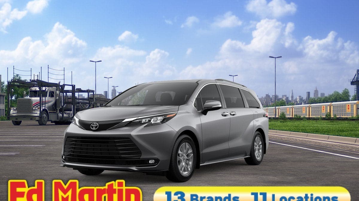 2026 Toyota Sienna XLE — photo 1 of 22