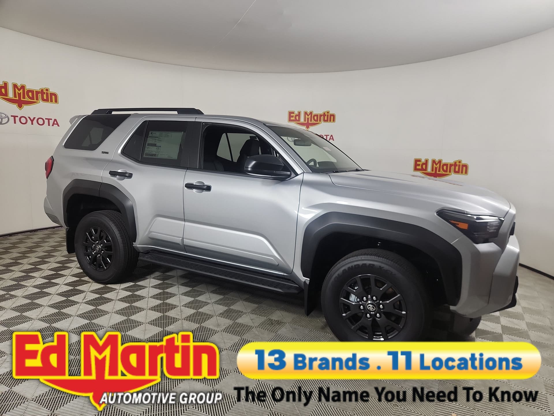 2026 Toyota 4Runner SR5 — photo 1 of 34