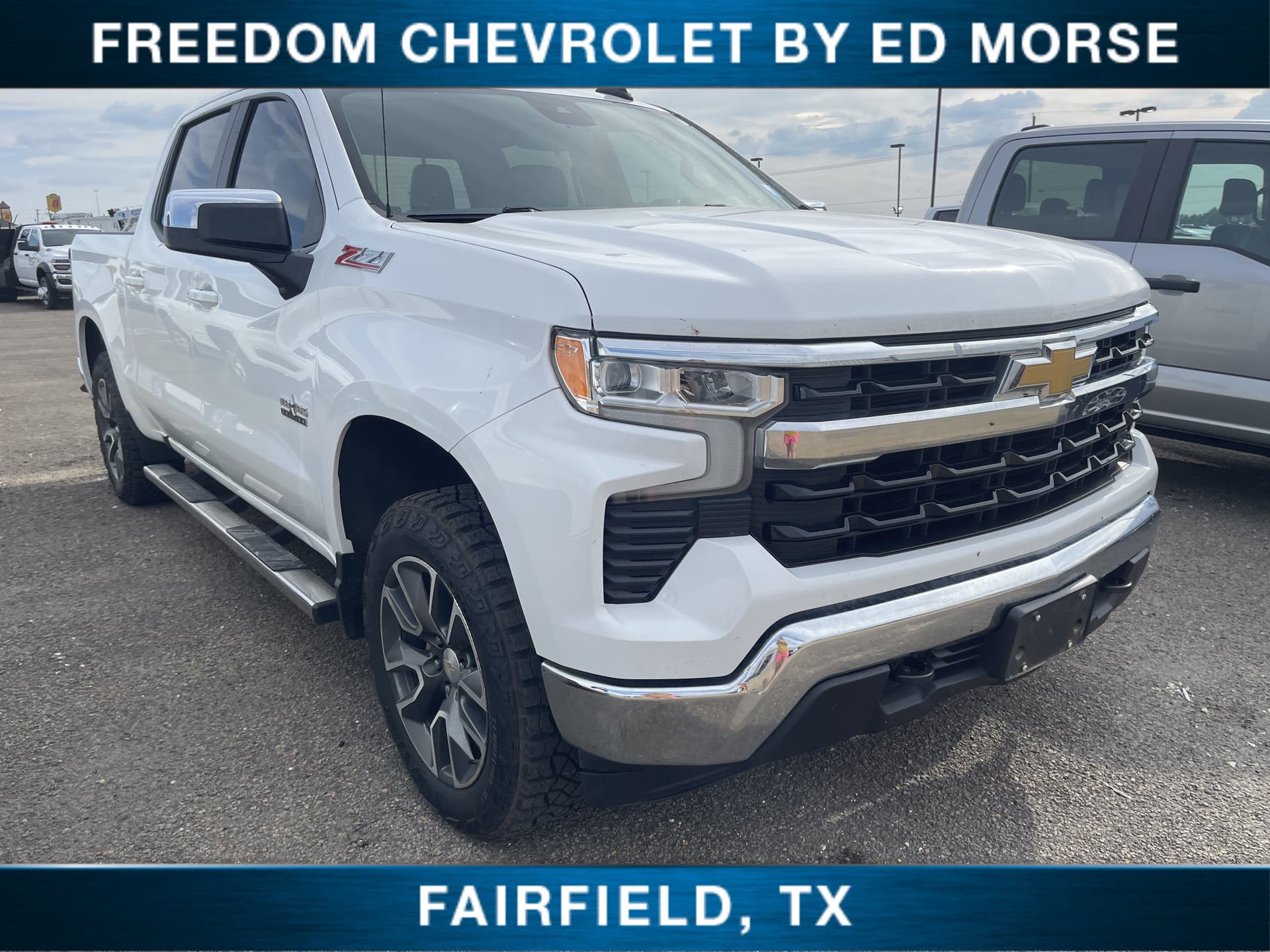 2022 Chevrolet Silverado 1500 LT — photo 1 of 5