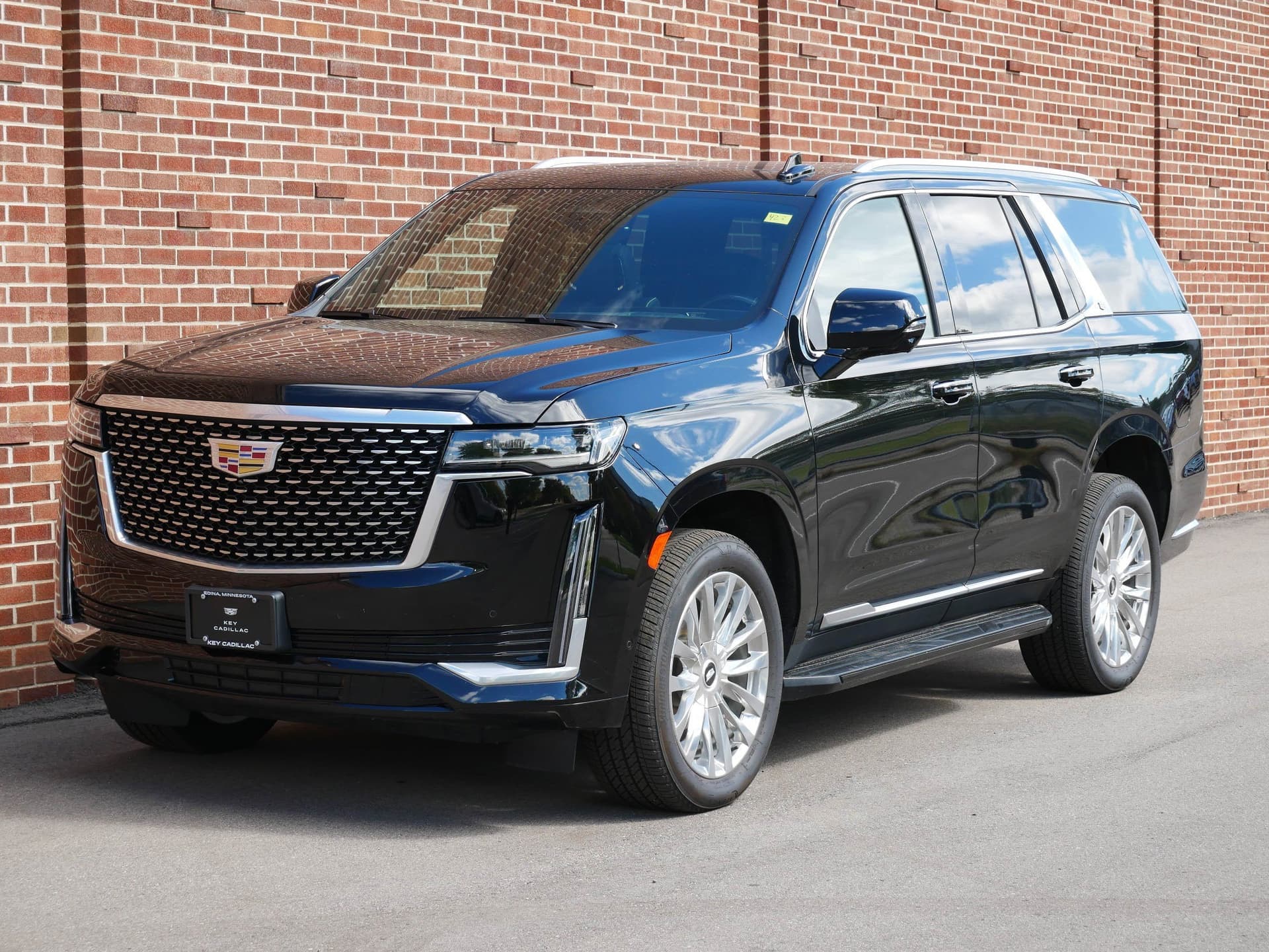 2023 Cadillac Escalade 4WD Premium Luxury — photo 1 of 48