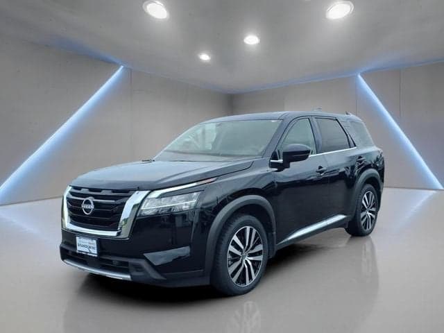 2024 Nissan Pathfinder Platinum — photo 1 of 5