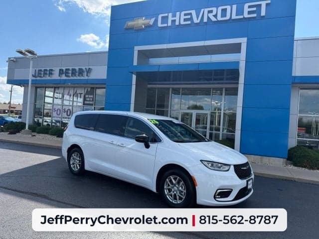 2026 Chrysler Pacifica Select — photo 1 of 40