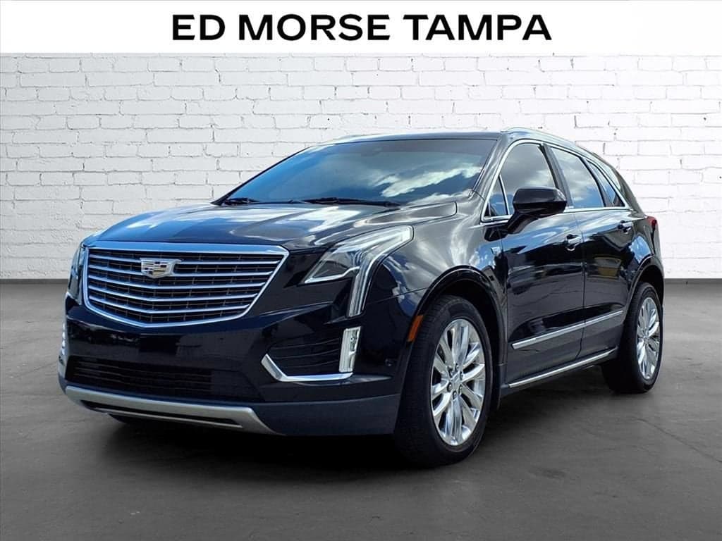 2017 Cadillac XT5 Platinum AWD — photo 1 of 30