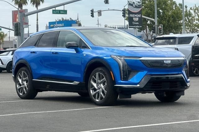 2027 Cadillac OPTIQ Luxury — photo 1 of 5