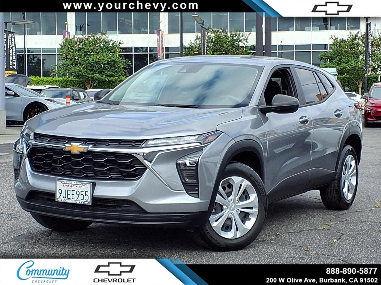 2024 Chevrolet Trax LS — photo 1 of 28