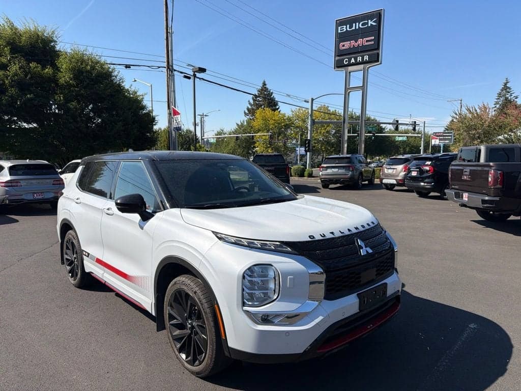 2024 Mitsubishi Outlander SE — photo 1 of 37