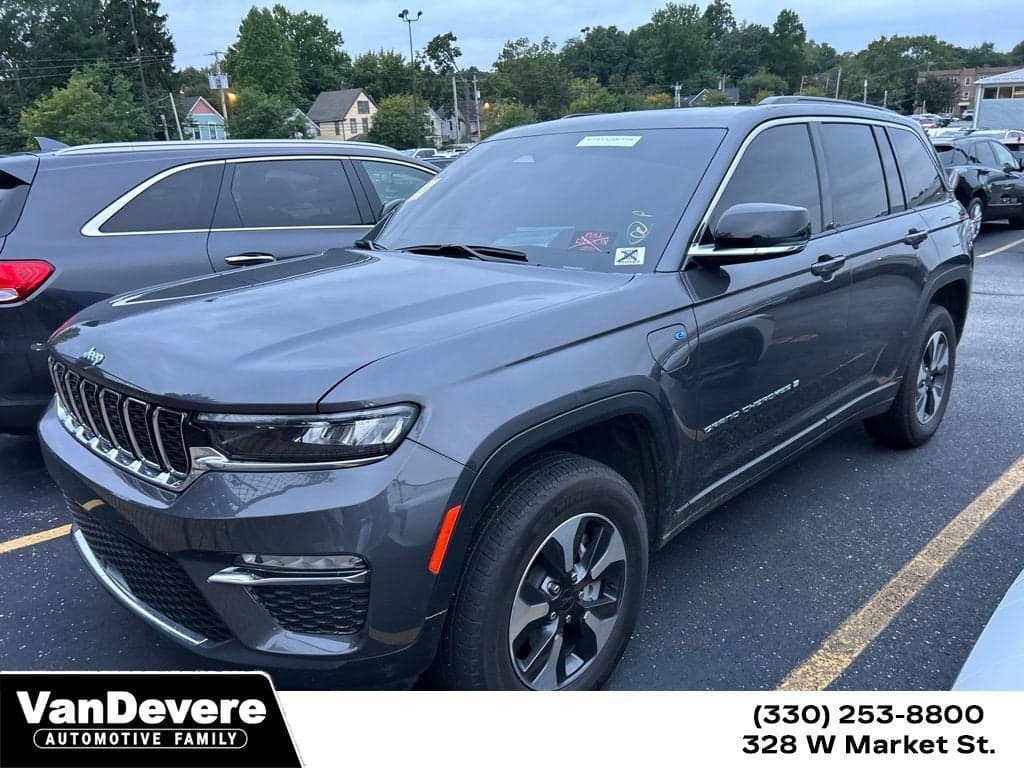 2025 Jeep Grand Cherokee 4xe Base — photo 1 of 12