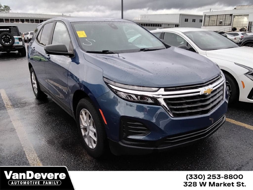 2024 Chevrolet Equinox LS — photo 1 of 5