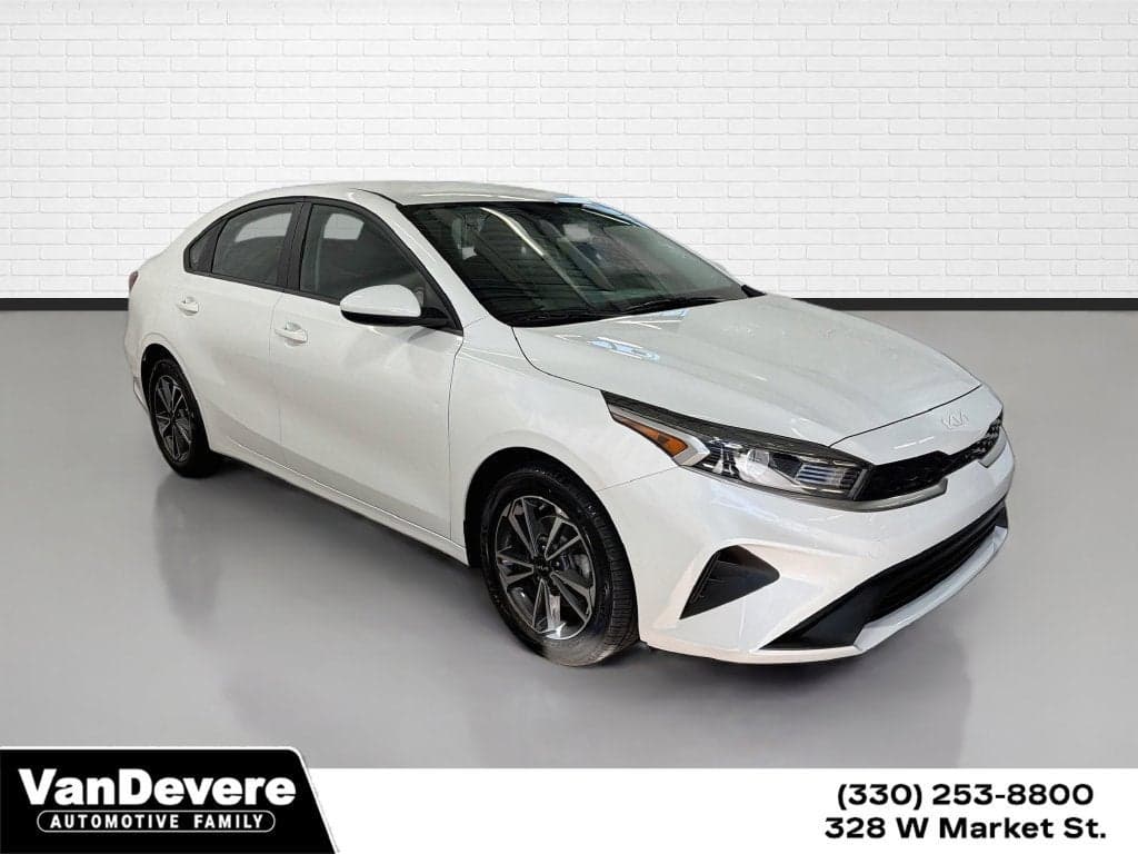 2023 Kia Forte LXS — photo 1 of 5