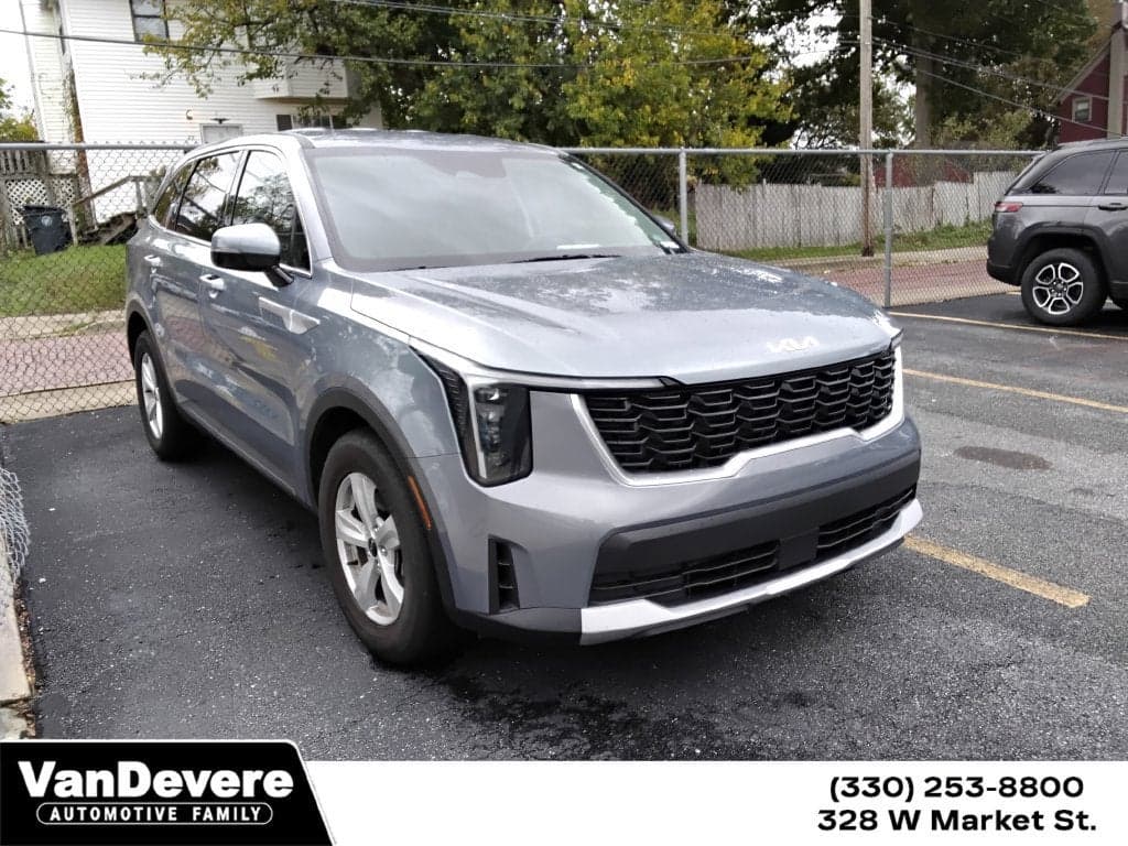 2024 Kia Sorento LX — photo 1 of 5