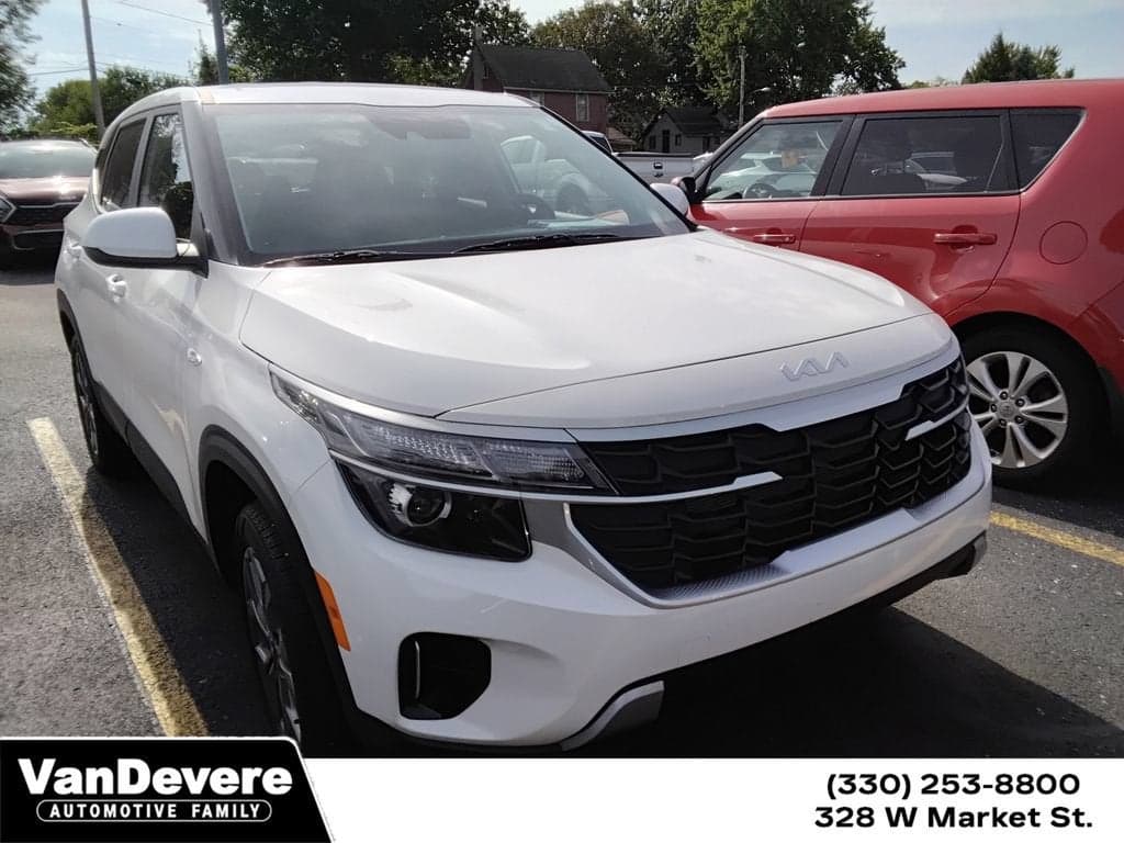 2025 Kia Seltos LX — photo 1 of 12