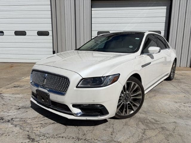 2017 Lincoln Continental Select — photo 1 of 5