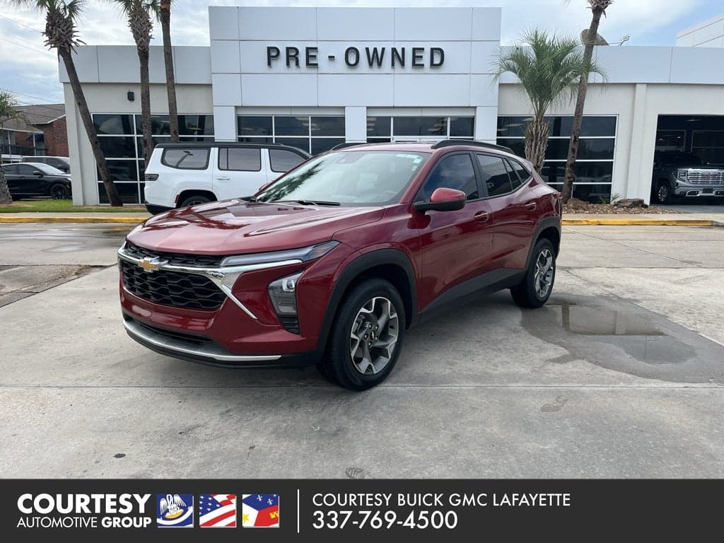 2025 Chevrolet Trax LT — photo 1 of 26