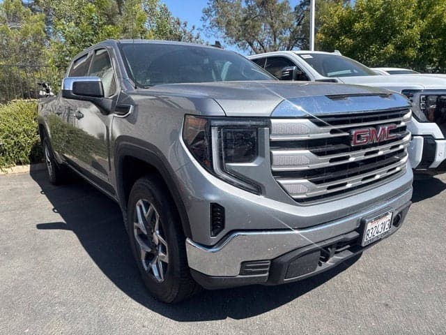 2023 GMC Sierra 1500 SLE — photo 1 of 3