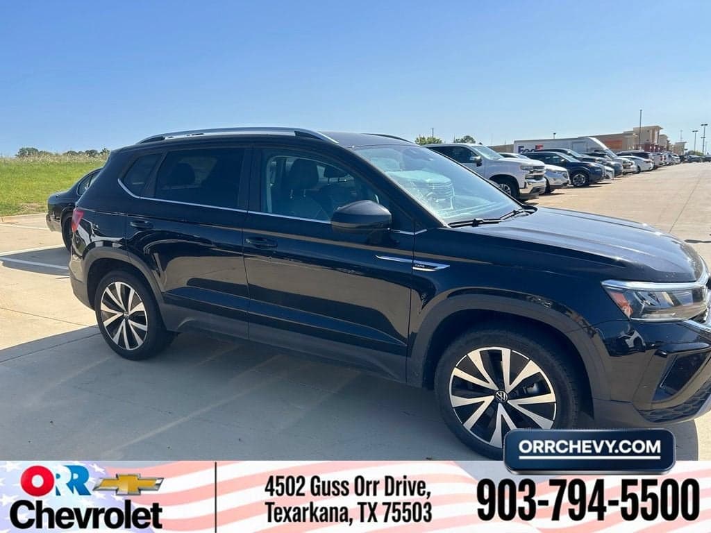 2025 Volkswagen Taos S — photo 1 of 16