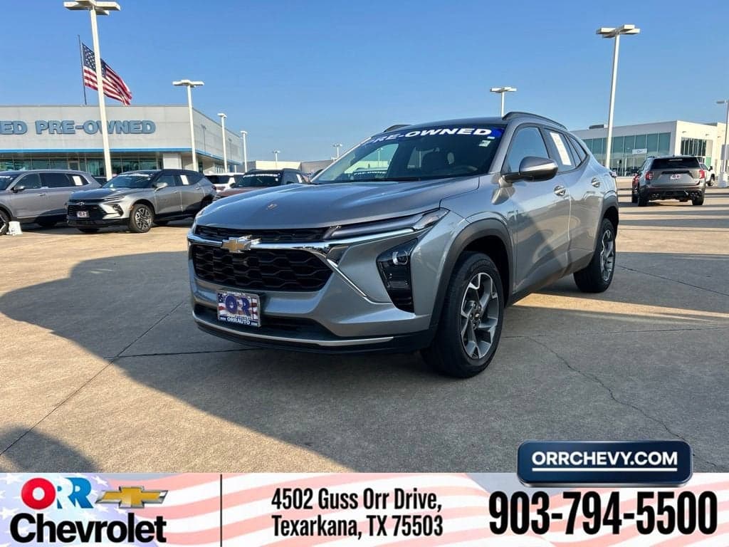 2025 Chevrolet Trax LT — photo 1 of 35