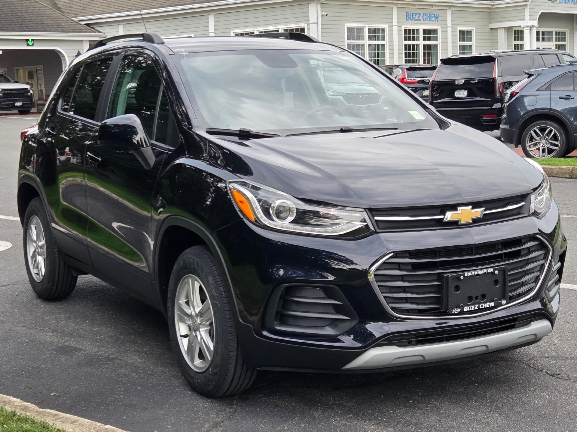 2021 Chevrolet Trax LT — photo 1 of 47