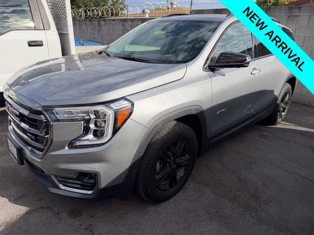 2024 GMC Terrain AT4 — photo 1 of 5