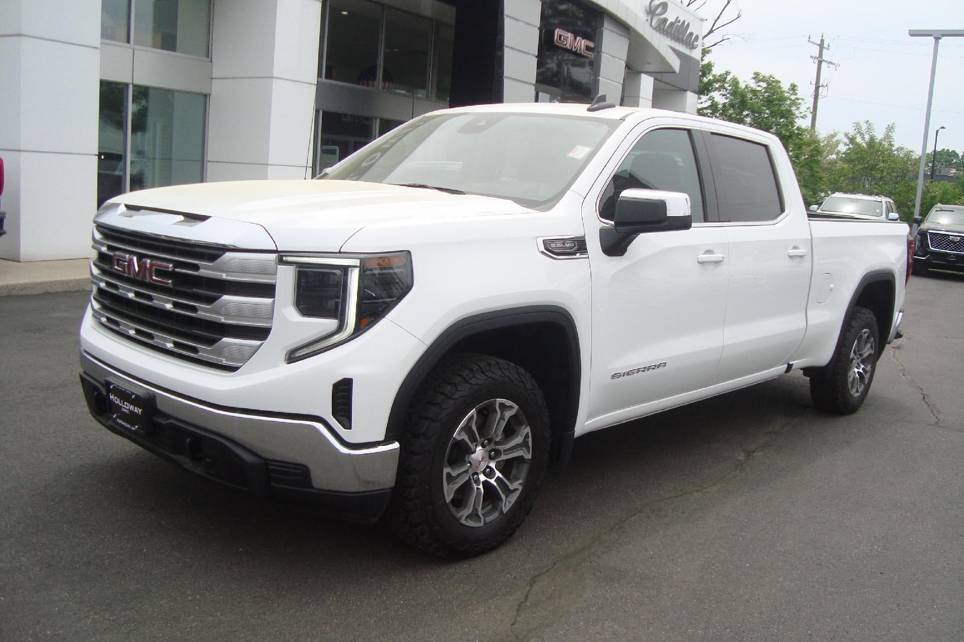 2023 GMC Sierra 1500 SLE — photo 1 of 40