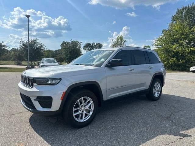 2024 Jeep Grand Cherokee Laredo X — photo 1 of 10