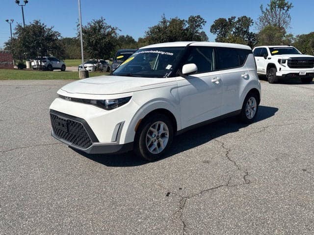 2024 Kia Soul LX — photo 1 of 5