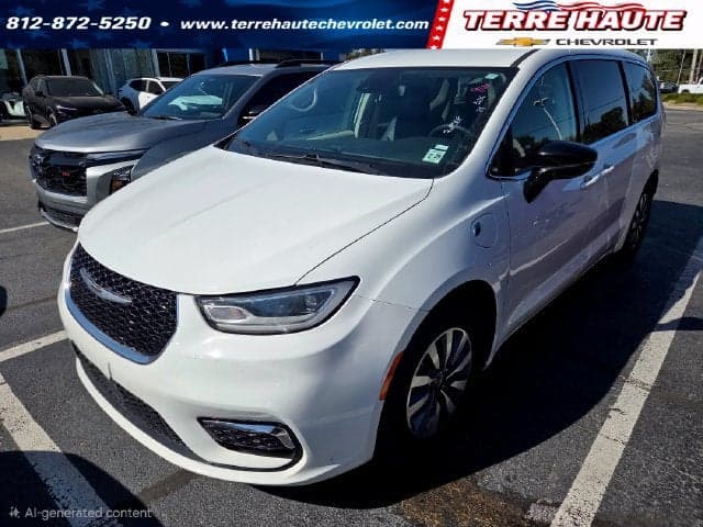 2024 Chrysler Pacifica Hybrid Select — photo 1 of 5