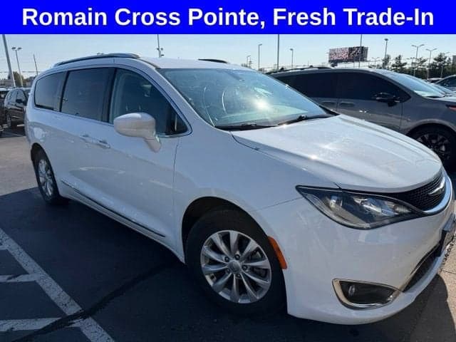 2017 Chrysler Pacifica Touring-L Plus — photo 1 of 20