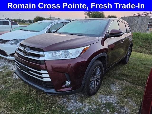 2019 Toyota Highlander SE — photo 1 of 20