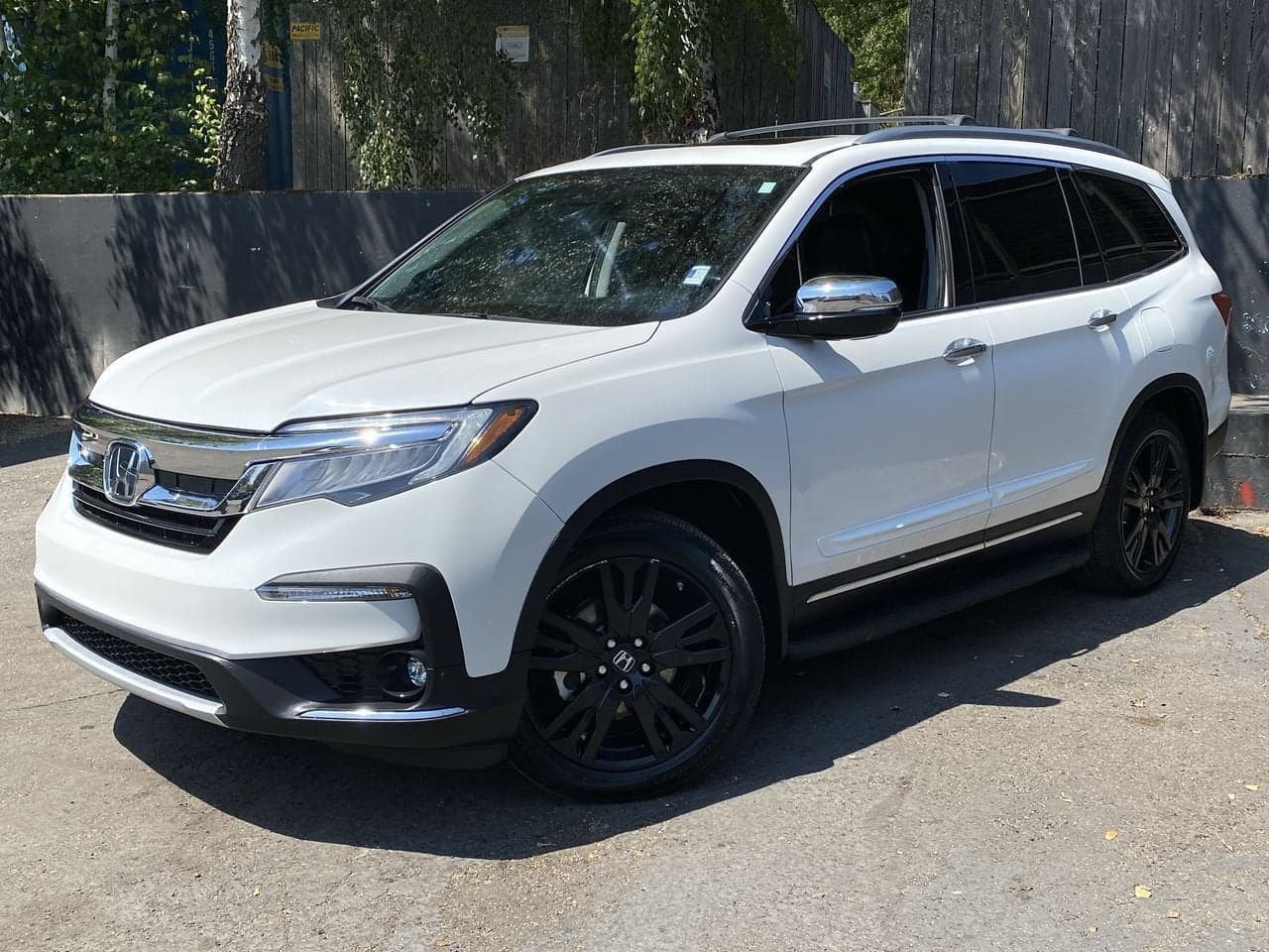 2021 Honda Pilot Touring 7-Passenger — photo 1 of 33