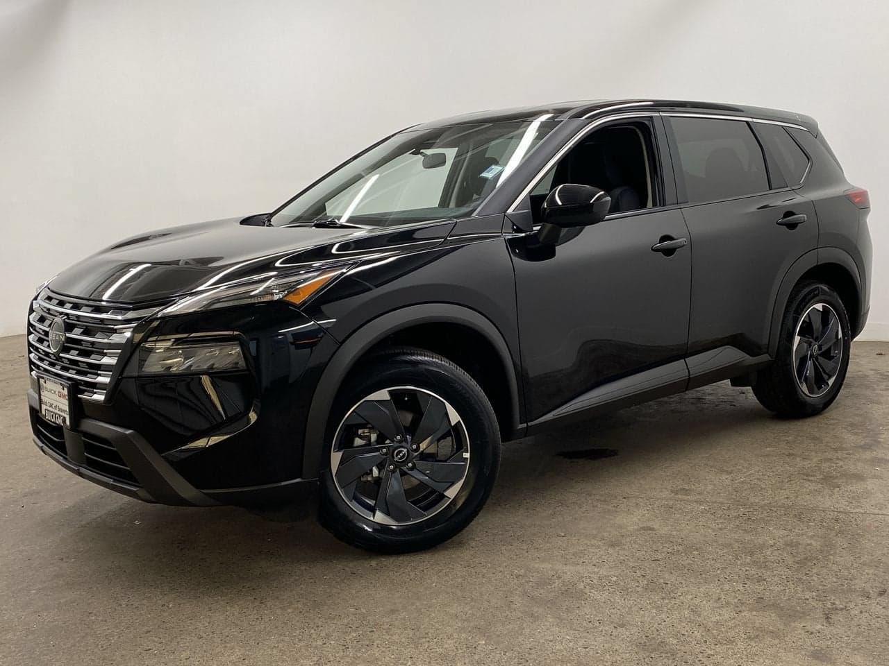 2025 Nissan Rogue SV — photo 1 of 35