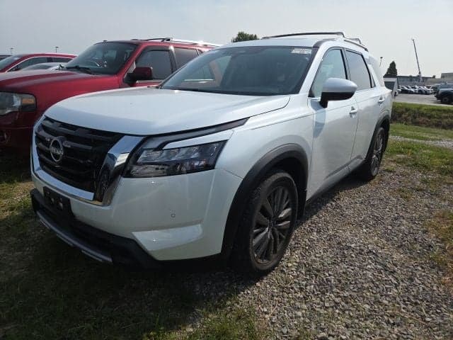 2025 Nissan Pathfinder SL — photo 1 of 32