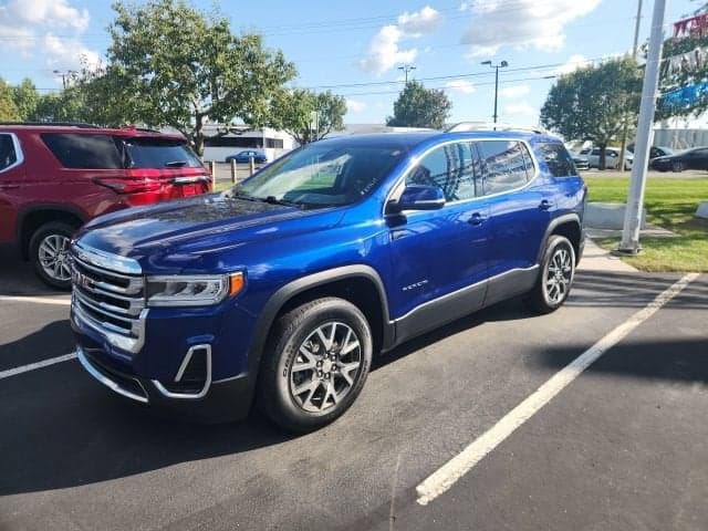 2023 GMC Acadia SLE — photo 1 of 5