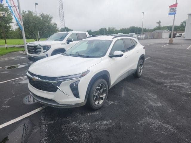 2025 Chevrolet Trax LT — photo 1 of 5
