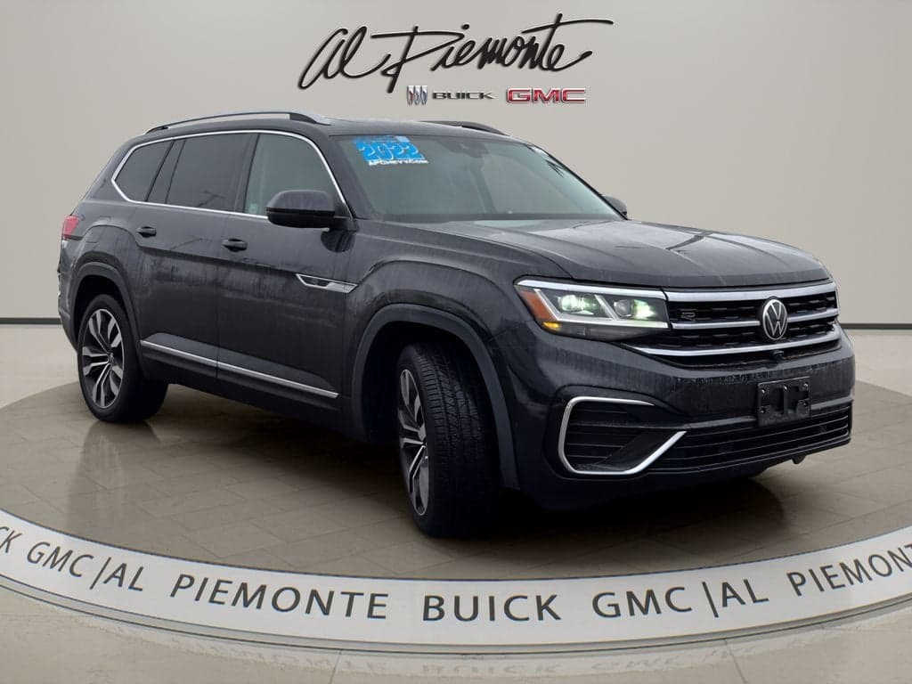 2022 Volkswagen Atlas 3.6L V6 SEL Premium R-Line — photo 1 of 36