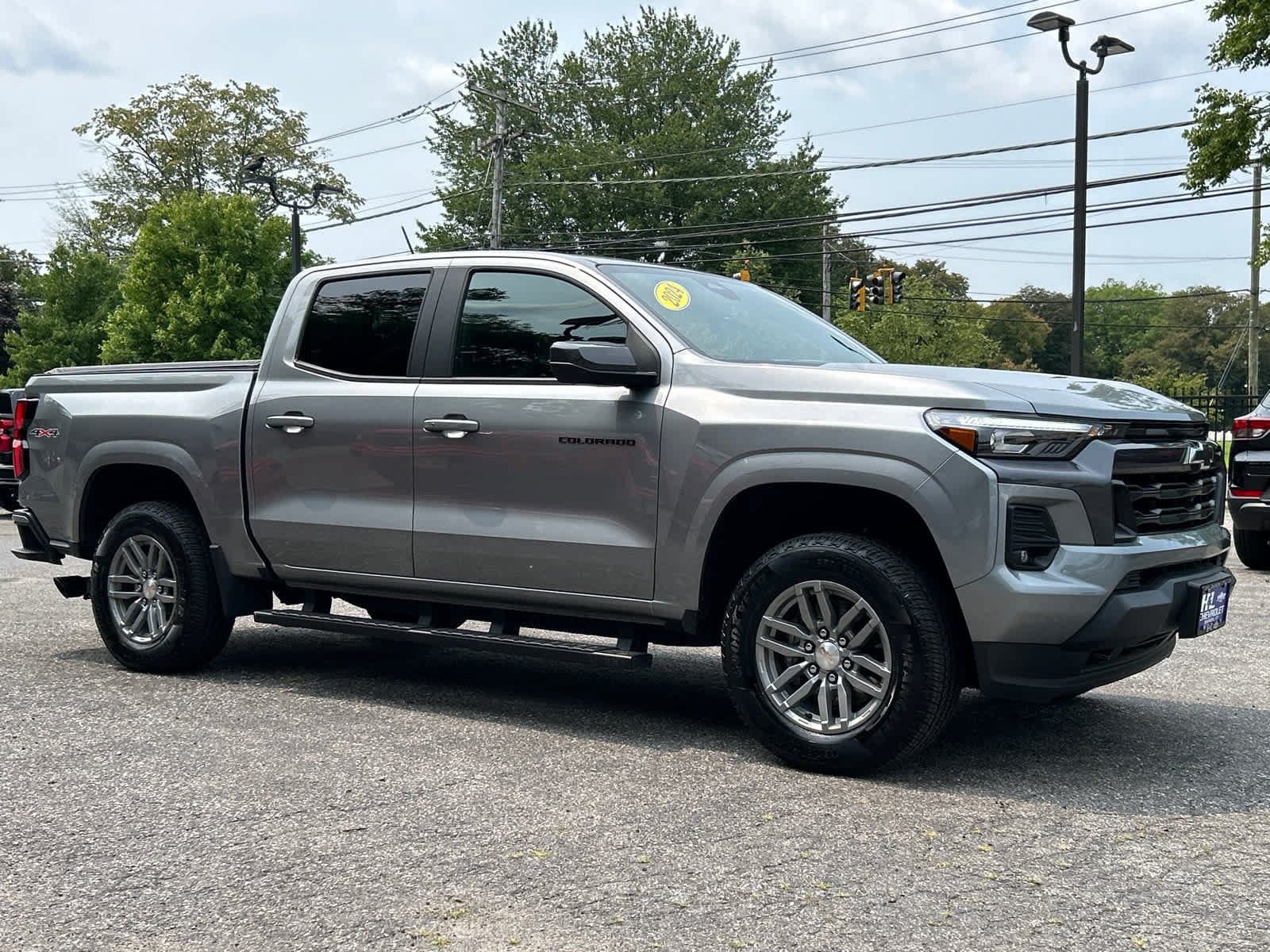 2024 Chevrolet Colorado LT — photo 1 of 40