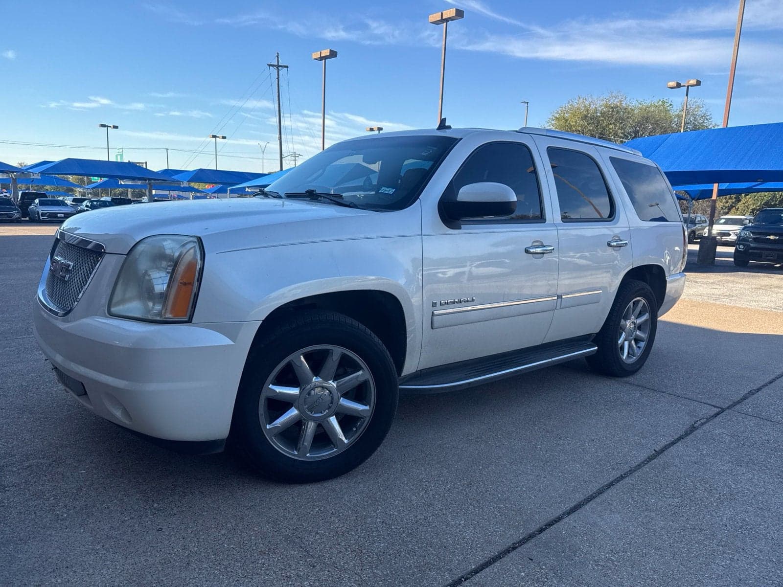 2009 GMC Yukon Base — photo 1 of 5