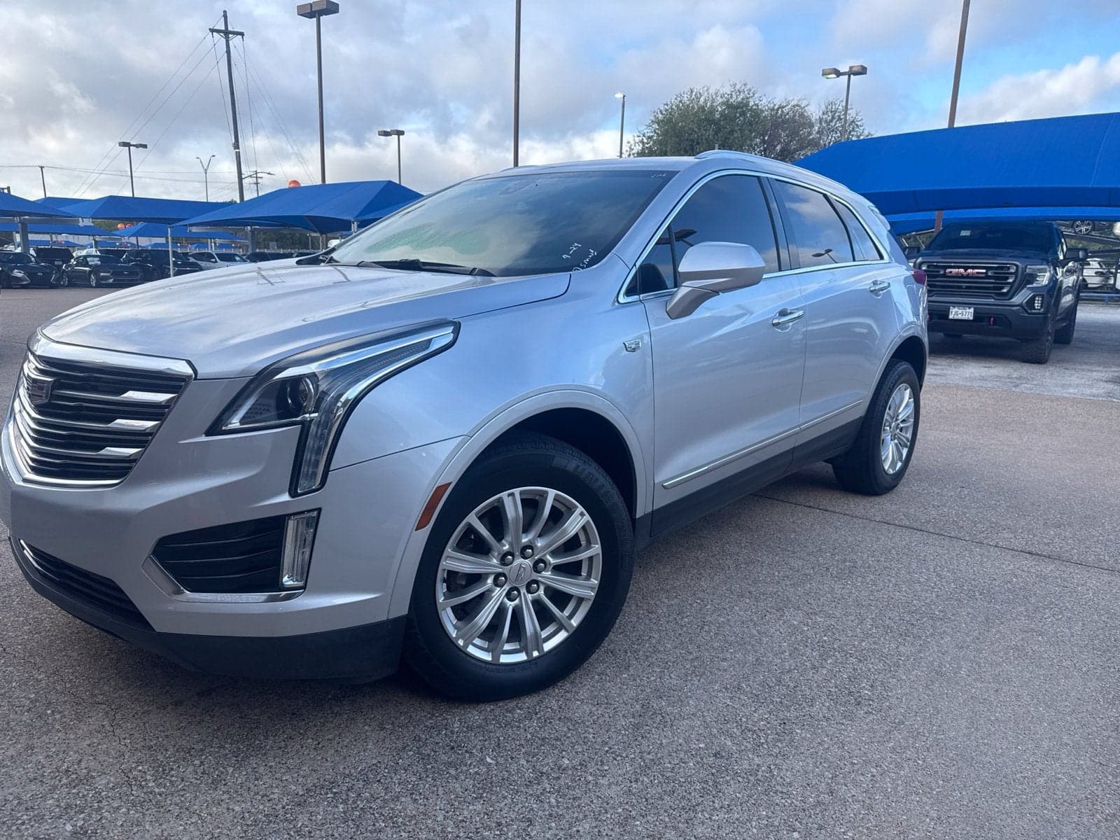 2019 Cadillac XT5 FWD — photo 1 of 5